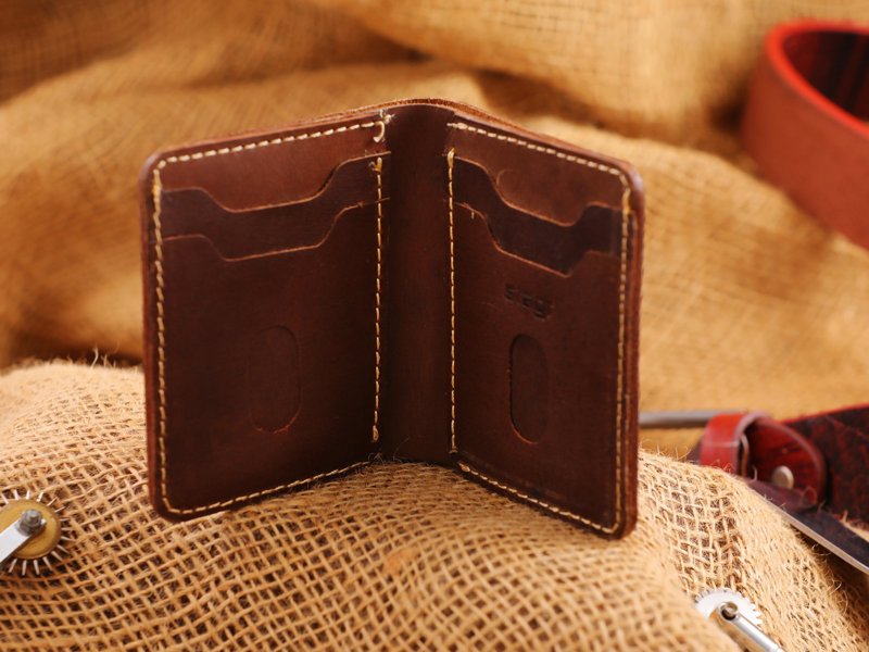 Purefold Minimalist Leather Wallet, a closer look
