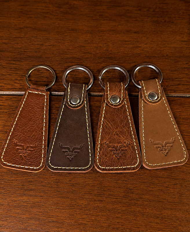 Ranger – Full Grain Crazy Horse Leather Keychain, open, with cards